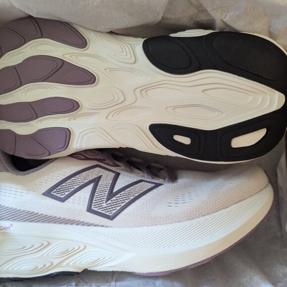 New Balance Women's 880v15 Running Shoes, Size 8B (Medium) - Picture 2 of 4